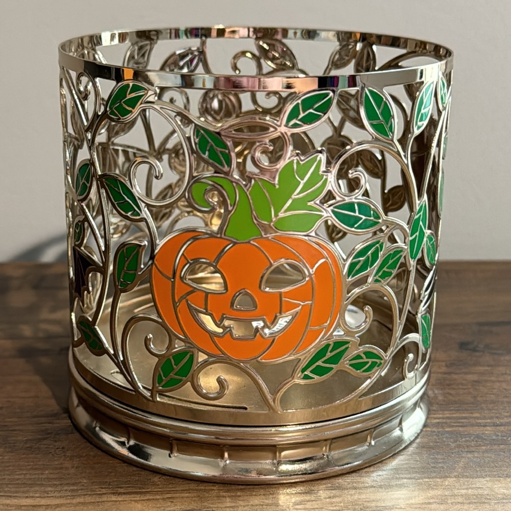 Bath &‎ Body Works Stained Glass Skull Pumpkin Raven Gold Candle Holder